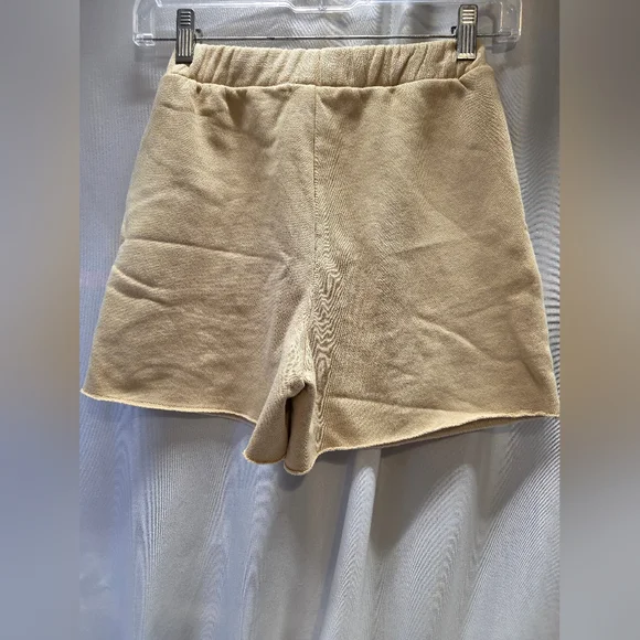 GAP High Waist Cream Shorts - Picture 2 of 4